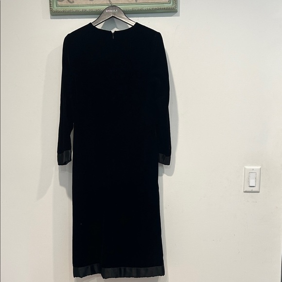 Vintage 1970s Elegant Black Velvet midi Dress medium women’s - Picture 7 of 7